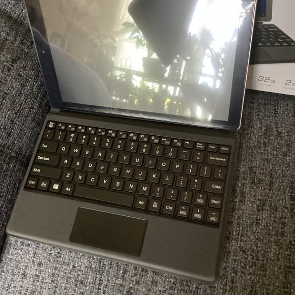 New RCA 2-in-1 Notebook/tablet w/keyboard & head phone - Picture 3 of 7